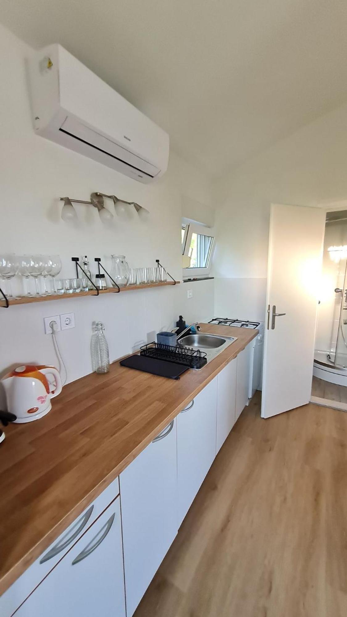 Apartmani Ela Prvic Luka Exterior photo