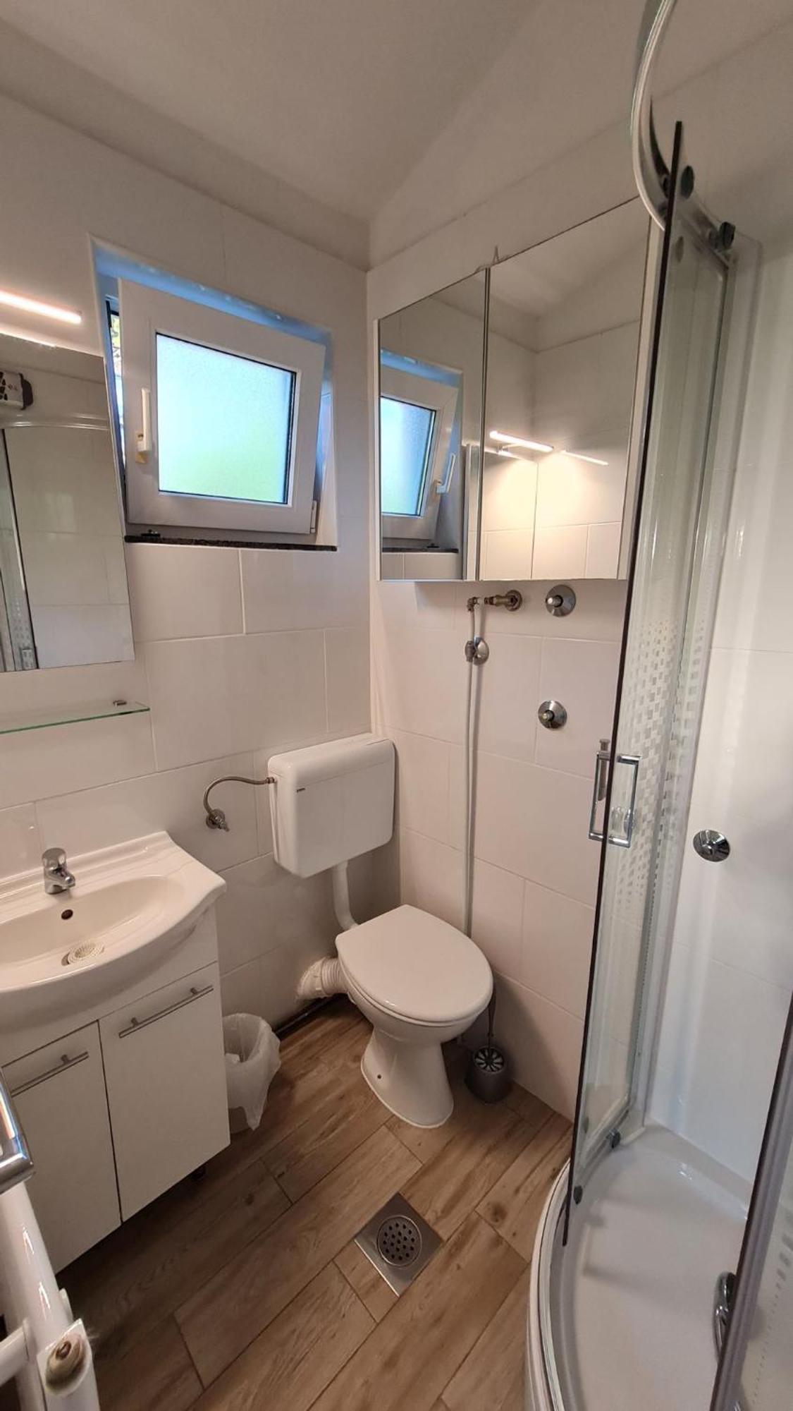 Apartmani Ela Prvic Luka Exterior photo